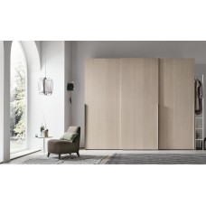 TMS. Liscia tolóajtós gardrób