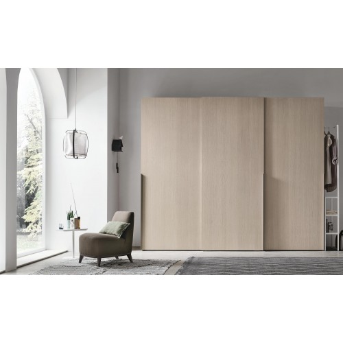 TMS. Liscia tolóajtós gardrób