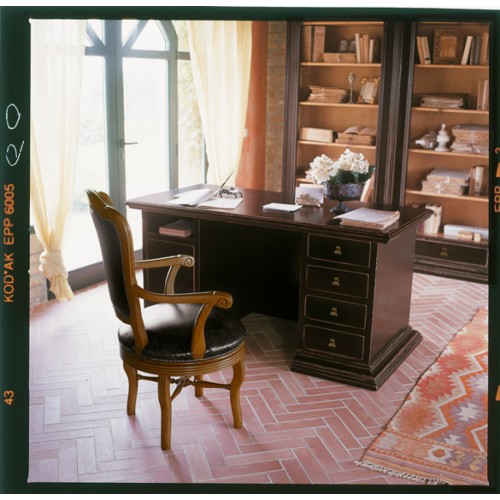 Ton. Morgana íróasztal