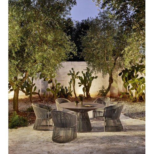 VAR. TIB. körasztal