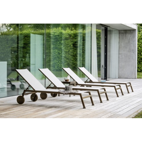 VAR. VIC. napozóágy